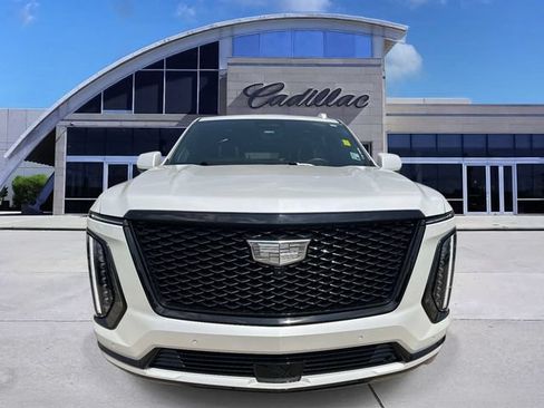 Used 2025 Cadillac Escalade ESV Sport Platinum AWD/4WD image 2