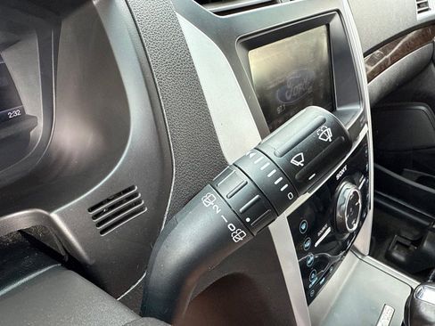 Used 2013 Ford Explorer Limited image 34