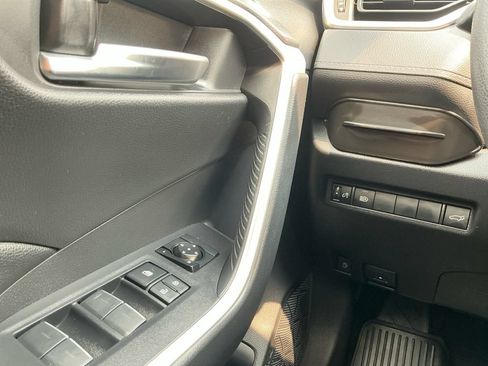Used 2022 Toyota RAV4 XLE AWD/4WD image 20