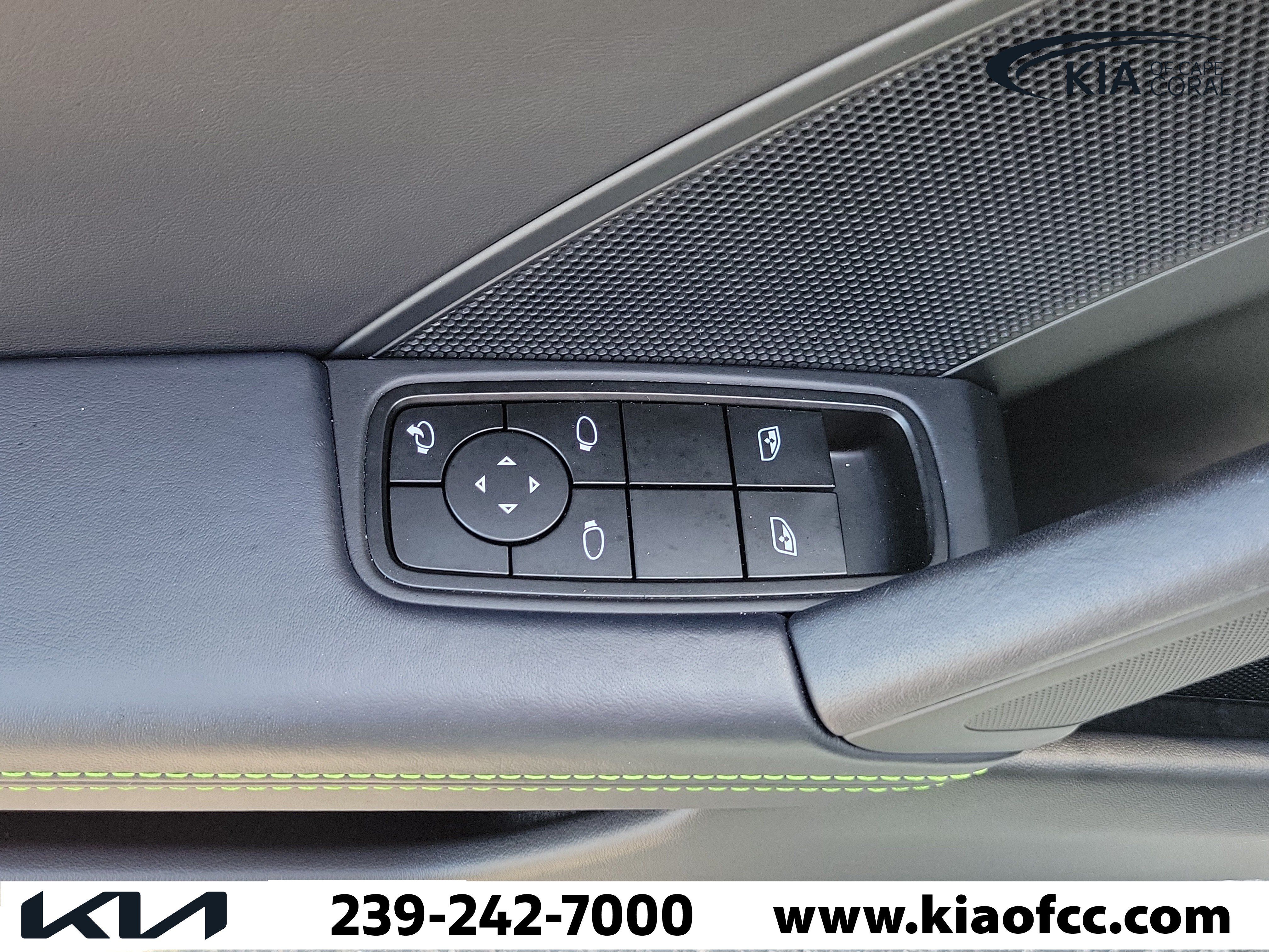 Used 2024 Porsche 911 Carrera RWD image 18