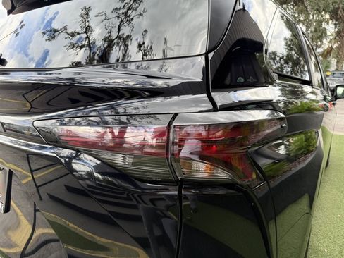 Used 2023 Toyota Sienna XLE image 12