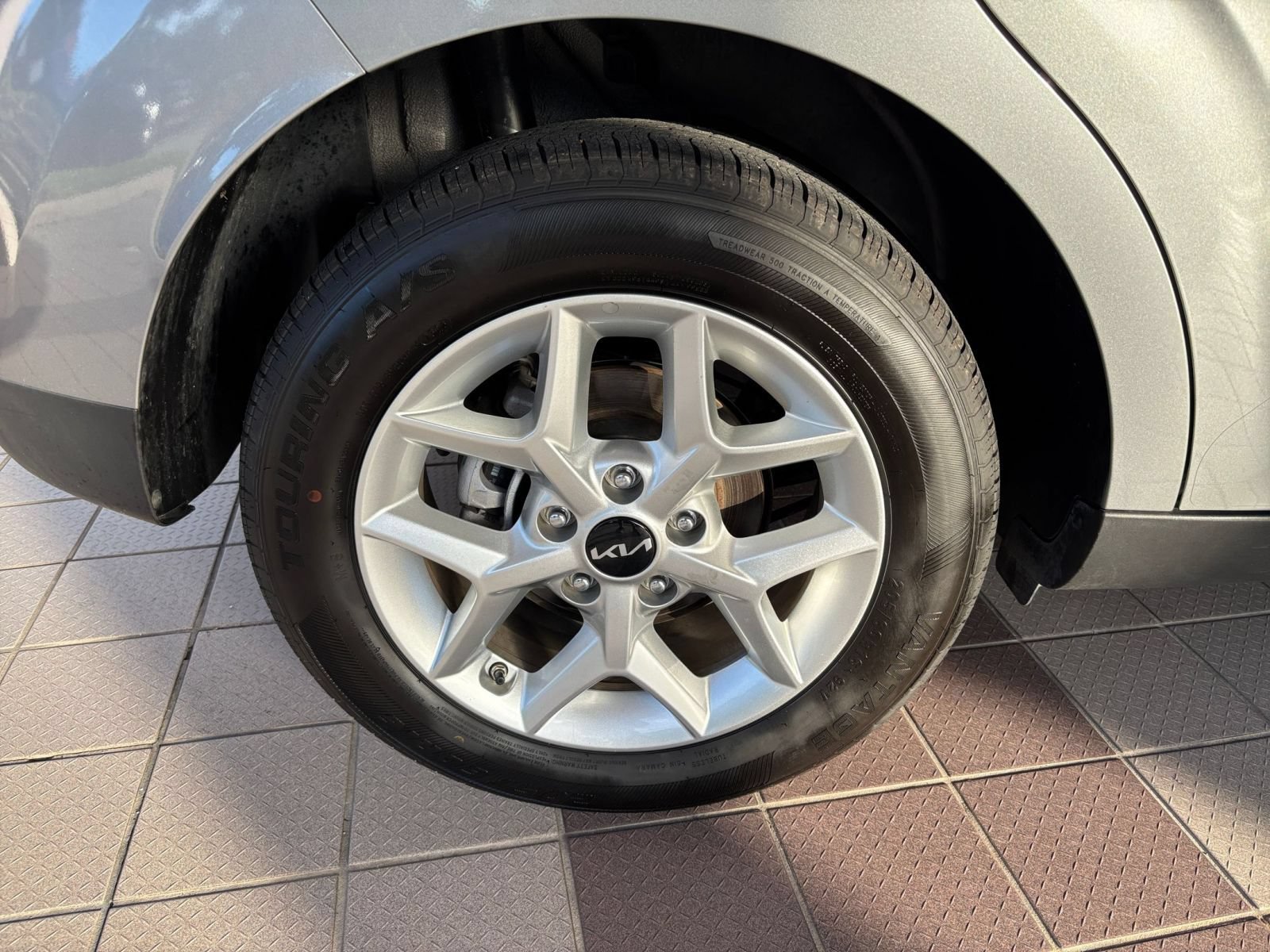 Used 2025 Kia Soul LX w/ LX Technology Package FWD image 27