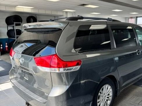 Used 2011 Toyota Sienna XLE w/ Entertainment Pkg FWD image 4