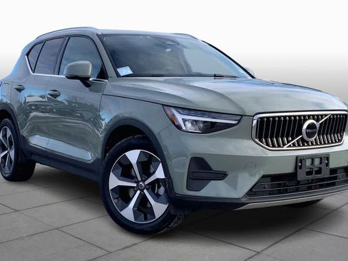 Used 2025 Volvo XC40 B5 Core w/ Protection Package Premier image 3