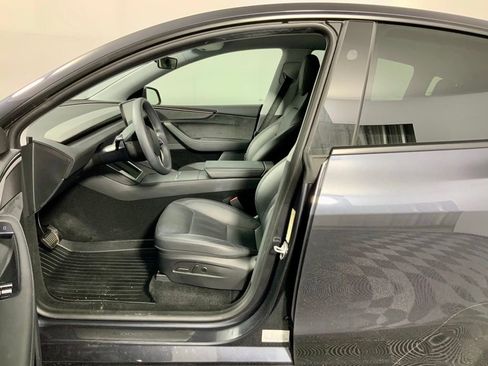Used 2026 Tesla Model Y Long Range image 17
