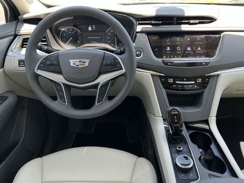 New 2025 Cadillac XT5 Premium Luxury image 10