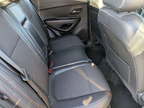 Used 2022 Chevrolet Trax LT w/ LT Convenience Package image 33