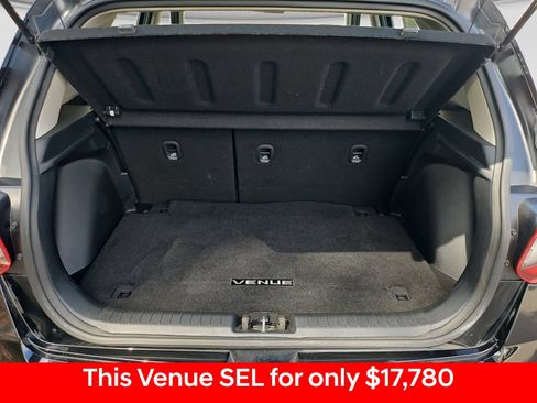 Used 2022 Hyundai Venue SEL FWD image 19