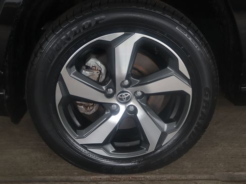 Used 2023 Toyota RAV4 SE w/ Weather & Moonroof Package image 21