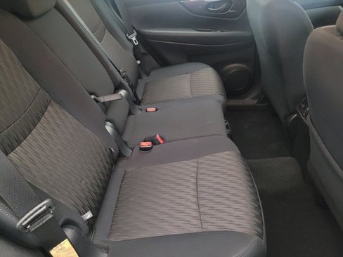 Used 2020 Nissan Rogue S FWD image 19