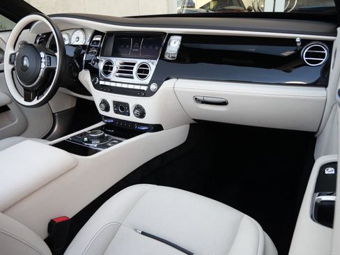Used 2018 Rolls-Royce Dawn image 18