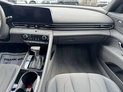 Used 2023 Hyundai Elantra SEL w/ Convenience Package image 19