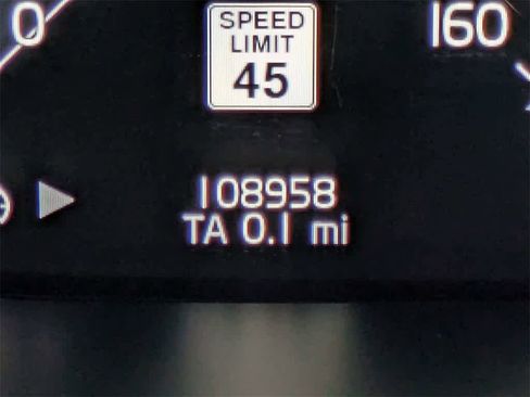 Used 2016 Volvo XC90 T6 Momentum w/ Momentum Plus Package image 39