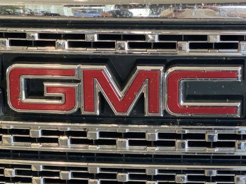 Used 2018 GMC Sierra 3500 Denali w/ Duramax Plus Package AWD/4WD image 10