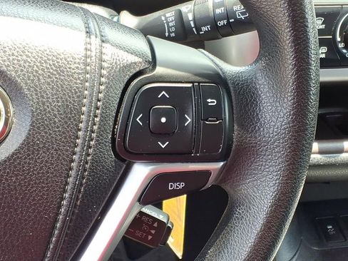 Used 2015 Toyota Highlander LE FWD image 19