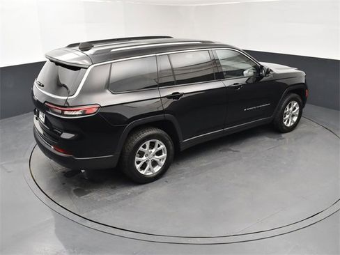Used 2023 Jeep Grand Cherokee L Limited w/ Luxury Tech Group II image 17