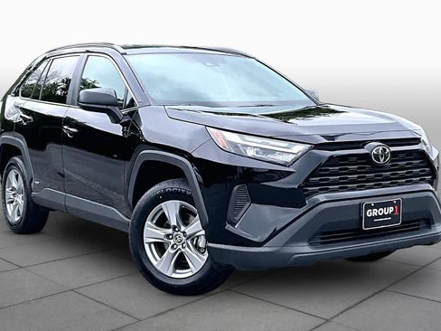 Used 2025 Toyota RAV4 LE AWD/4WD image 3
