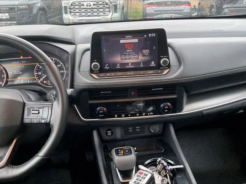 Used 2025 Nissan Rogue SV FWD image 7