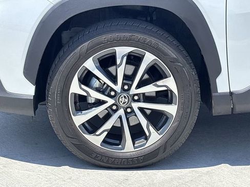 Used 2022 Toyota Corolla Cross XLE w/ Convenience Package FWD image 10