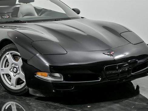Used 1998 Chevrolet Corvette Convertible image 2