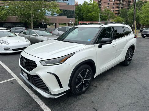 Used 2021 Toyota Highlander XSE AWD/4WD image 4