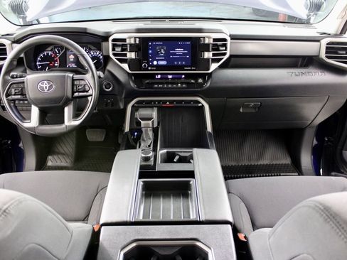 Used 2022 Toyota Tundra SR5 w/ SR5 Convenience Package image 25