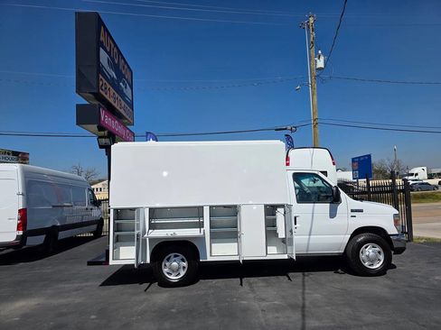 Used 2019 Ford E-350 and Econoline 350 Super Duty w/ Power Windows & Locks Group image 5
