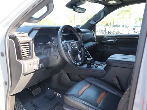 Used 2025 GMC Sierra 1500 AT4 w/ AT4 Premium Package AWD/4WD image 18