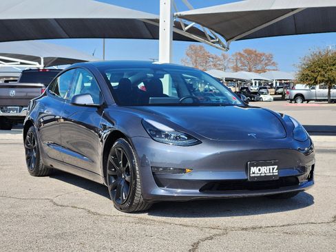 Used 2023 Tesla Model 3 Standard Range image 3