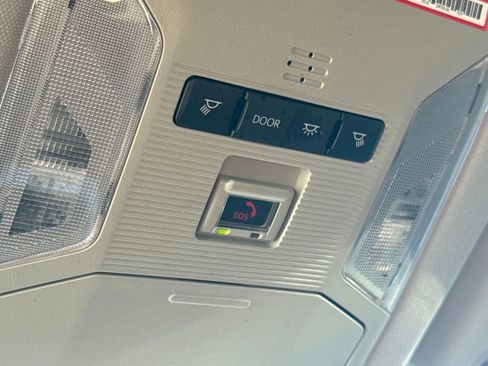 Used 2022 Toyota RAV4 LE image 29