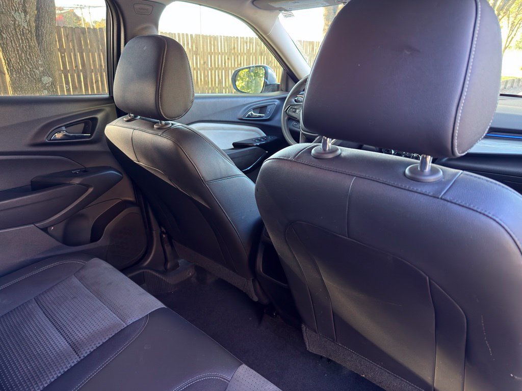 Used 2025 Chevrolet Trax LT FWD image 29