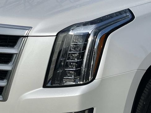 Used 2020 Cadillac Escalade Luxury AWD/4WD image 9