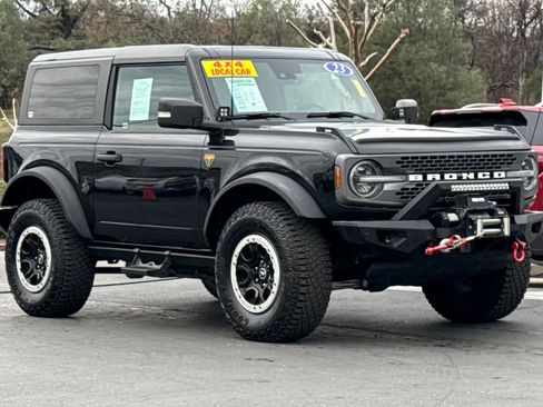 Used 2023 Ford Bronco Badlands image 2