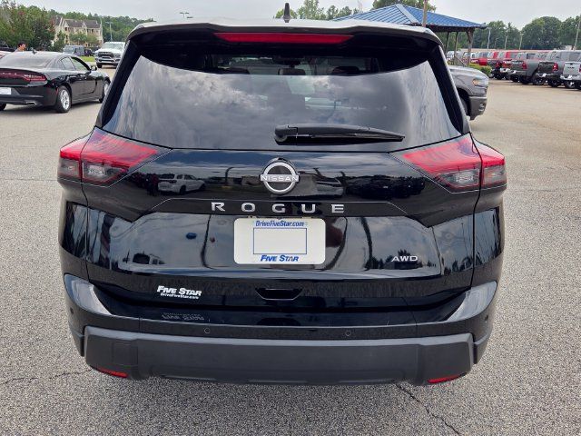 Used 2024 Nissan Rogue S AWD/4WD image 11