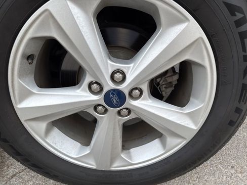 Used 2019 Ford Edge SE image 9