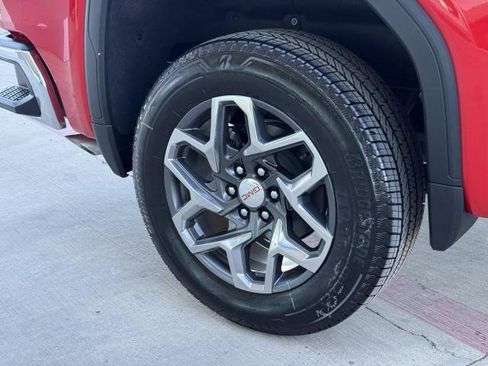 New 2026 GMC Sierra 1500 SLE w/ Preferred Package image 12
