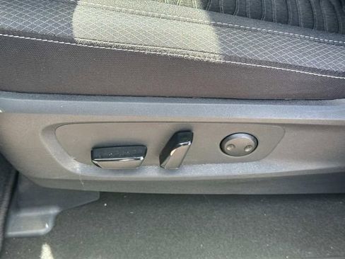 Certified 2025 Nissan Pathfinder SV FWD image 29