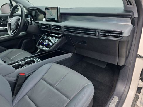 Used 2022 Lincoln Corsair Reserve w/ Equipment Group 201A image 17