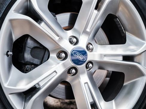 Used 2010 Ford Taurus SHO image 3