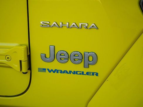 Used 2023 Jeep Wrangler Unlimited Sahara w/ Cold Weather Group AWD/4WD image 9