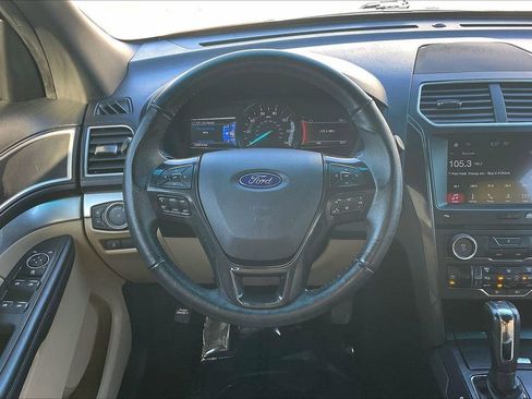 Used 2017 Ford Explorer XLT w/ Equipment Group 202A image 10