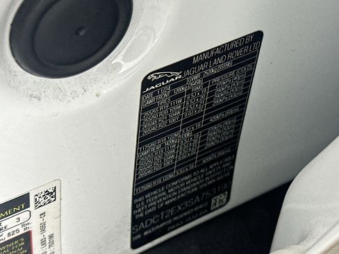 Used 2025 Jaguar F-PACE R-Dynamic S image 12