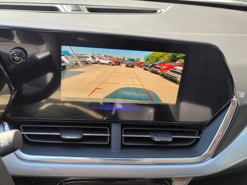 New 2026 Chevrolet Trax LT w/ LT Convenience Package FWD image 18