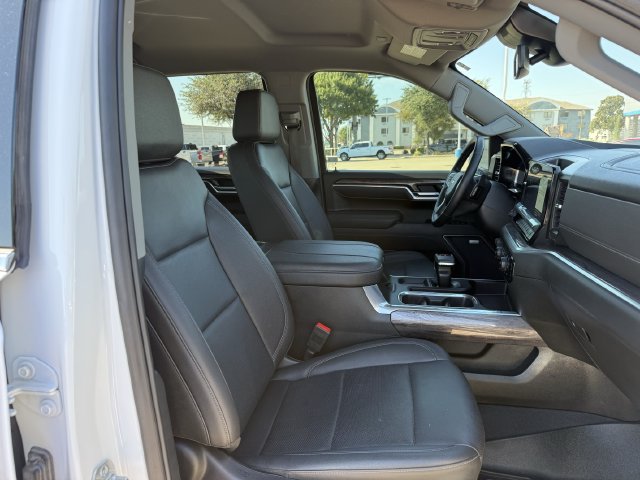 Certified 2025 Chevrolet Silverado 1500 LTZ AWD/4WD image 30