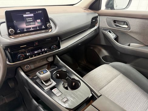 Used 2022 Nissan Rogue SV image 12