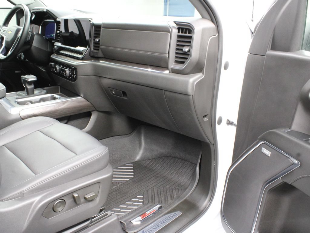 Used 2023 Chevrolet Silverado 1500 LTZ AWD/4WD image 39