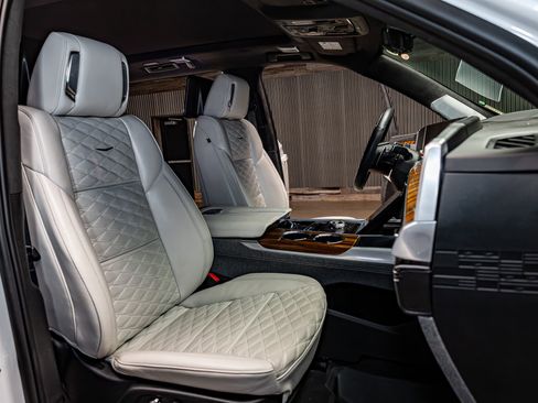 Used 2025 Cadillac Escalade ESV Sport Platinum w/ LPO, Floor Liner Package image 26