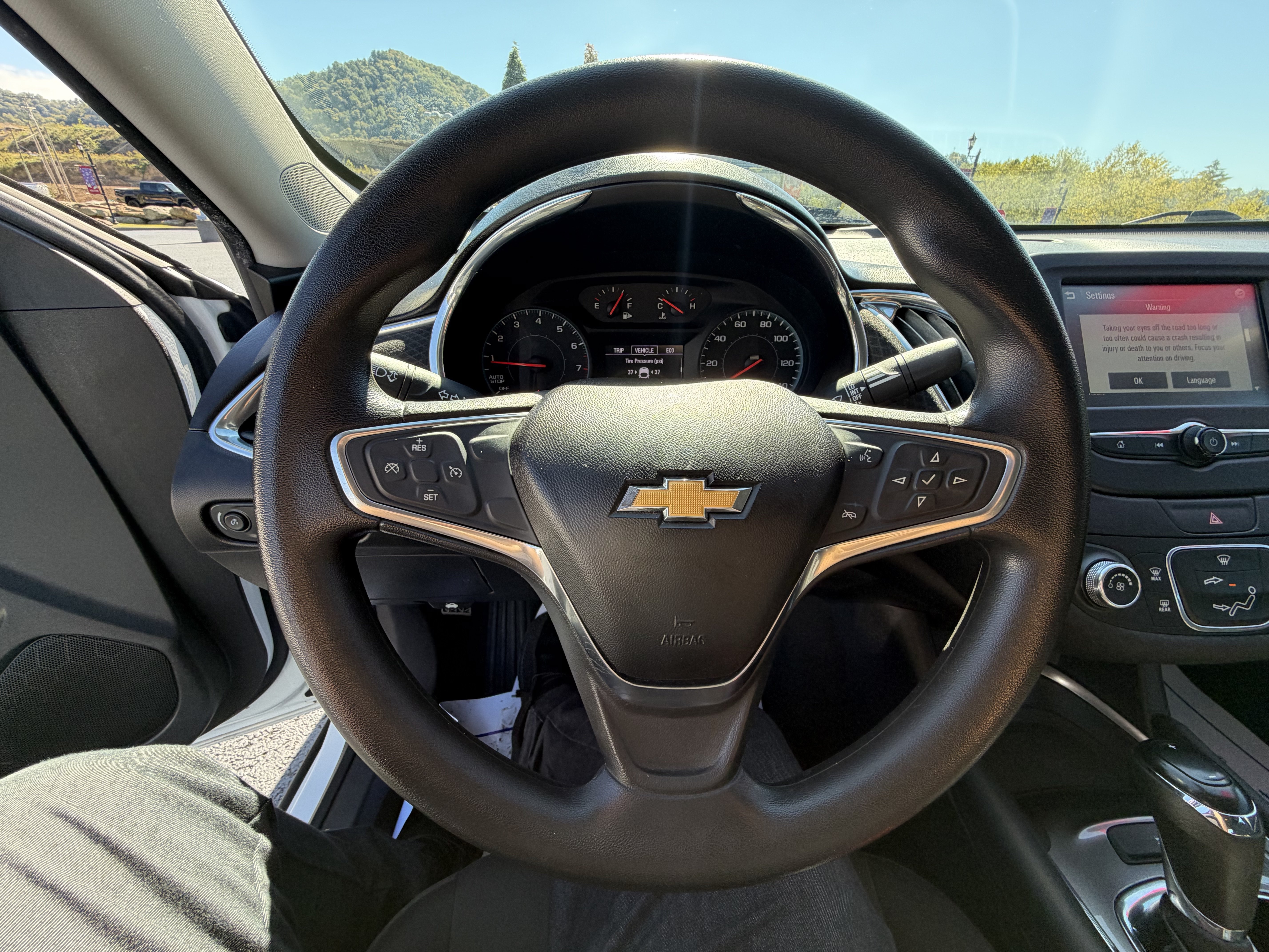 Used 2018 Chevrolet Malibu LT FWD image 13