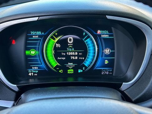 Used 2018 Chevrolet Volt LT w/ Comfort Package FWD image 28