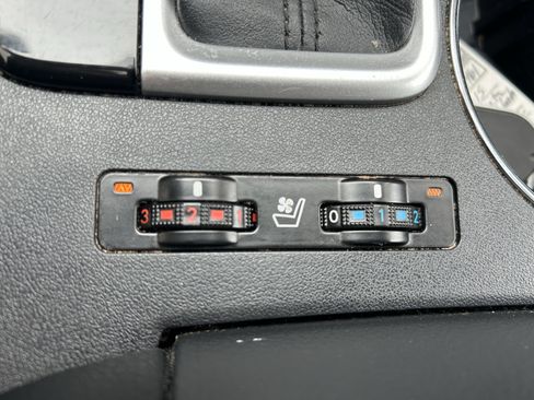 Used 2015 Toyota Highlander Limited AWD/4WD image 35